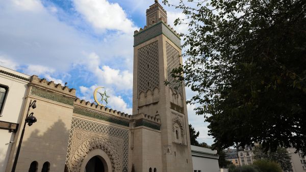 Anger after pig's head found near Paris mosque