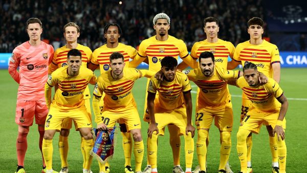 فريق برشلونة (Photo by FRANCK FIFE / AFP)