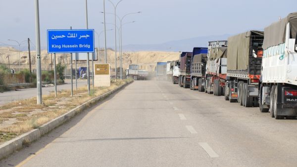 قافلة اردنية تتجه الى فلسطين المحتلة