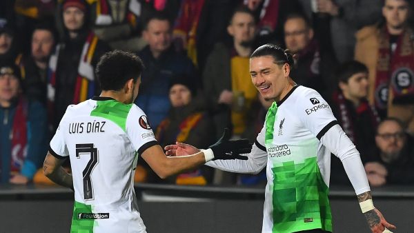 ليفربول يكتفي بالتعادل مع يونايتد (Photo by MICHAL CIZEK / AFP)
