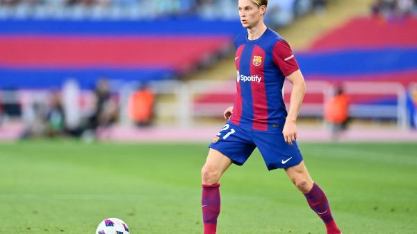 برشلونة يقرر بيع دي يونغ في الصيف