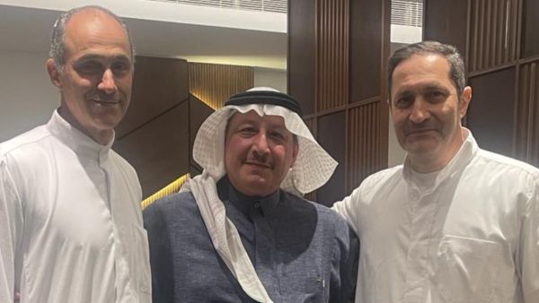 شاعر سعودي مع نجلي الرئيس المصري الراحل حسني مبارك