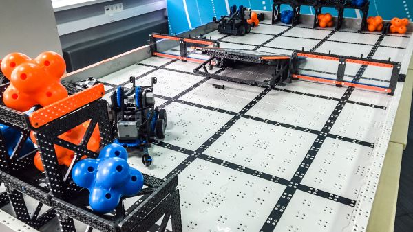 الكويت تشارك في مسابقة فيكس الدولية للروبوتات VEX Robotics 