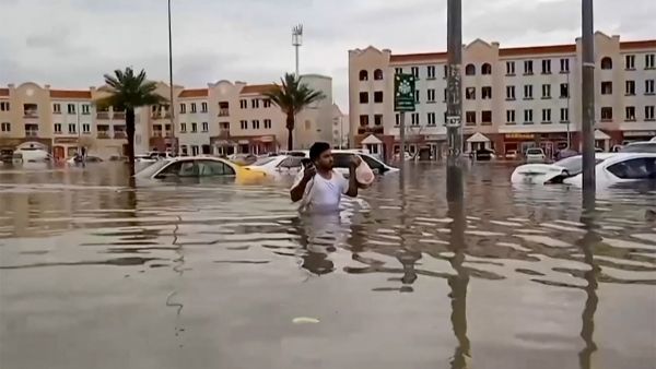 منخفض جوي قوي يضرب سلطنة عمان والإمارات، وأجزاء من البحرين