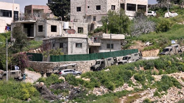 مركبات عسكرية مصفحة للجيش الاسرائيلي في الضفة الغربية