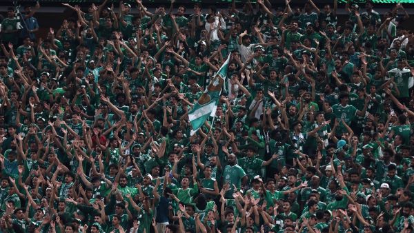 مشجعو الأهلي (Photo by AFP)