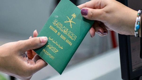 الجوازات تعلن خدمة إصدار جواز السفر السعودي الجوازات تعلن خدمة إصدار جواز السفر السعودي