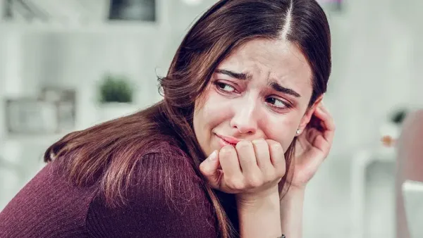 تفسير الضحك والبكاء في نفس الوقت للعزباء وللمتزوجة وللمطلقة