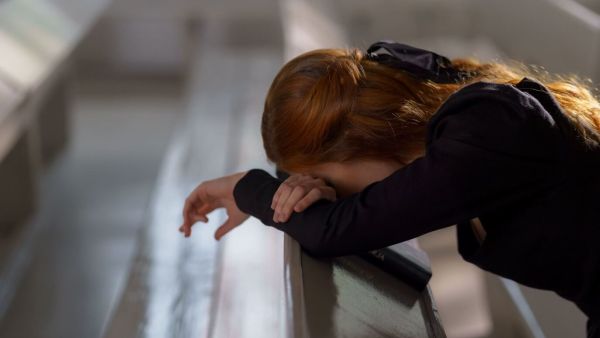 تفسير حلم موت شخص حي اعرفه للعزباء وللمتزوجة وللمطلقة