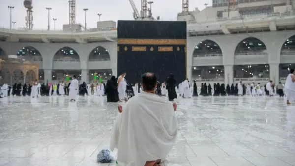 تفسير حلم نزول المطر في مكة للعزباء وللمتزوجة وللمطلقة