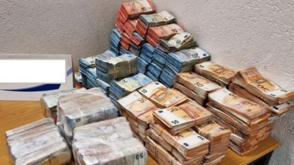 سعر صرف اليورو مقابل الليرة السورية اليوم