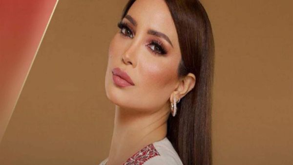 فنانة عربية شهيرة تدفع غرامة مالية كبيرة للخروج من قضية والتفاصيل. فنانة عربية شهيرة تدفع غرامة مالية كبيرة للخروج من قضية والتفاصيل.