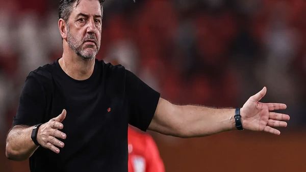 فيتوريا يبرئ إمام ويدافع عن صلاح!!