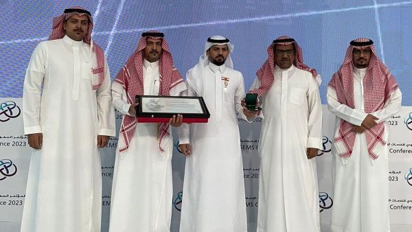 قصة ممرض سعودي يحصل على وسام