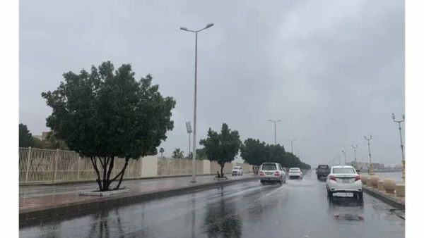 لا تزال مستمرة!! الأرصاد السعودية تحذر من الأمطار على تلك المناطق