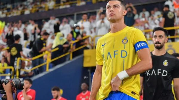 هل يرفض رونالدو تجديد عقده مع النصر السعودي