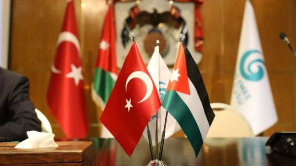 العلمين الأردني والتركي
