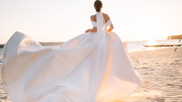 تفسير رؤية فستان الزفاف في المنام