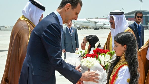 استقبال الرئيس السوري بشار الأسد في المطار بالعاصمة المنامة