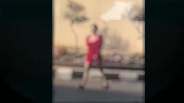 فتاة تسير بملابس فاضحة في شوارع دمشق