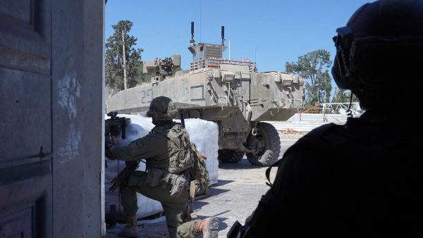 جنود من قوات الاحتلال الإسرائيلي في معبر رفح 