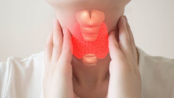 طبيب البوابة: أعراض خلل الغدة الدرقية التي يجب الانتباه لها