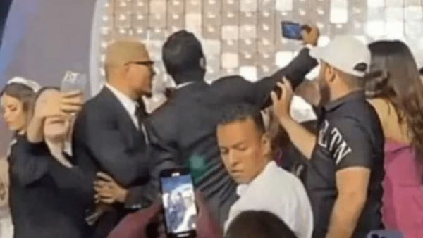 إجراء صادم من عمرو دياب ضد الشاب الذي صفعه في حفل الزفاف