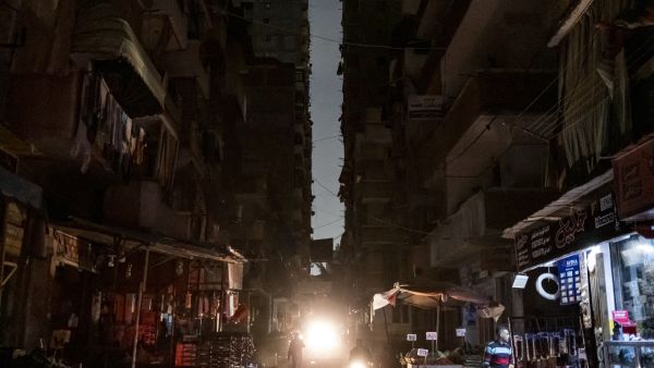 التراجع عن قرار غلق المحلات التجارية