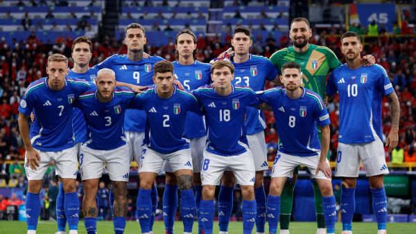 منتخب إيطاليا (Photo by Kenzo TRIBOUILLARD / AFP)