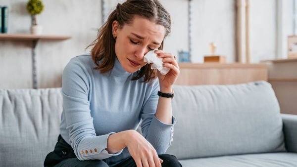 تفسير حلم البكاء بدموع للعزباء وللمتزوجة وللمطلقة بالتفصيل
