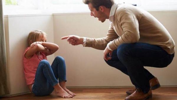 تفسير حلم الميت يضرب ابنته للعزباء وللمتزوجة وللمطلقة