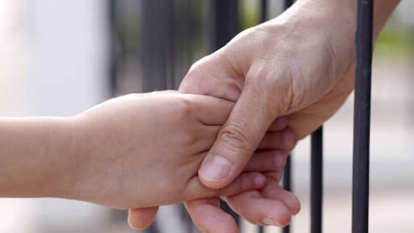 تفسير حلم زيارة السجن للعزباء وللمتزوجة وللمطلقة بالتفصيل