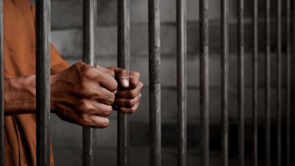 تفسير حلم زيارة السجن للمتزوجة بالتفصيل لابن سيرين