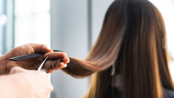 تفسير حلم قص الشعر في الصالون للعزباء وللمتزوجة وللحامل