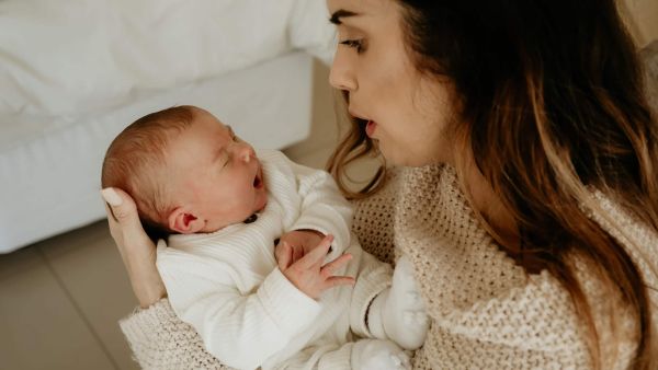 تفسير حلم ولادة البنت للمتزوجة الغير حامل لكبار المفسرين