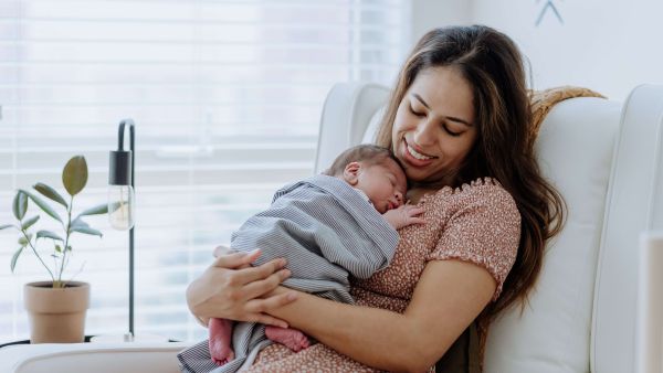 تفسير حلم ولادة المرأة المتزوجة بجميع تفاصيله لكبار المفسرين