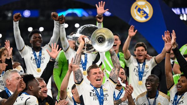 ريال مدريد مرشح للهيمنة على البطولات المحلية والأوروبية (Photo by INA FASSBENDER / AFP)
