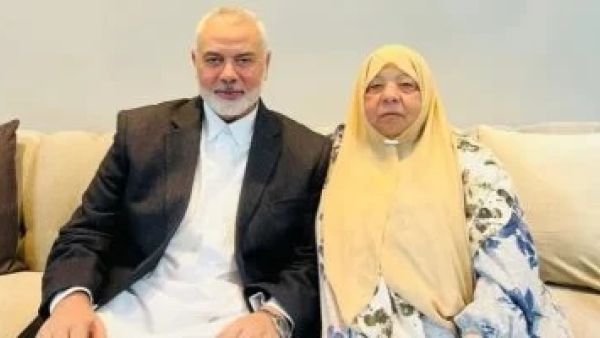 هنية مع شقيقته