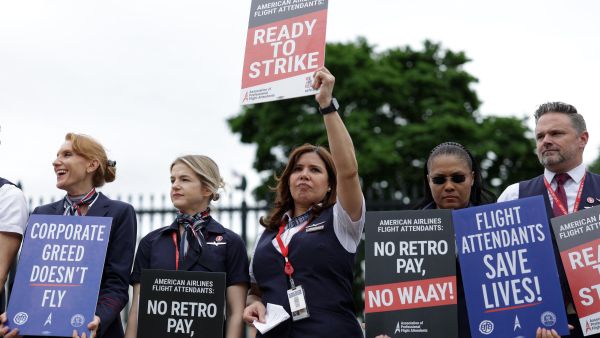 American Airlines imposes 17% raise to flight attendants wages in fear of strikes