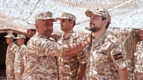 ترفيع الأمير الحسين إلى رتبة رائد