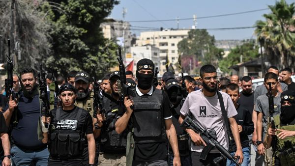  اعتقلت قوات الاحتلال ثمانية مواطنين، من بينهم القيادي في حركة فتح جمال حويل وجمال الزبيدي وعبد الزبيدي