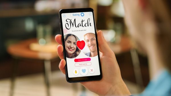 عريس تطبيقات المواعدة قد يدمر حياتك العاطفية