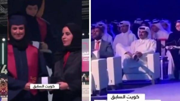 أمير قطر وهو يجلس بجانب أولياء الأمور الآخرين