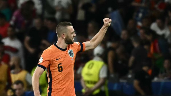 Netherlands' defender #06 Stefan de Vrij celebrates scoring his team's first goal during the UEFA Euro 2024 quarter-final football match between the Netherlands and Turkey at the Olympiastadion in Berlin on July 6, 2024. (Photo by Angelos Tzortzinis / AFP) Netherlands' defender #06 Stefan de Vrij celebrates scoring his team's first goal during the UEFA Euro 2024 quarter-final football match between the Netherlands and Turkey at the Olympiastadion in Berlin on July 6, 2024. (Photo by Angelos Tzortzinis / AFP)