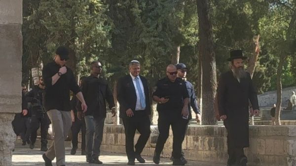 ايتمار بن غفير في باحات المسجد الأقصى