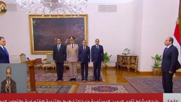 تميزت الحكومة الجديدة بانخفاض الخلفيات العسكرية للوزراء
