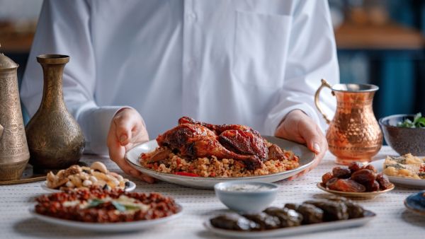 أشهر الأكلات الإماراتية القديمة بمناسبة يوم المرأة الإماراتي