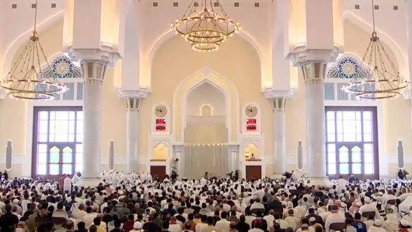 جموع المصلين