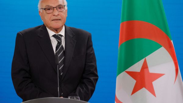Algeria steps to “immediately” save Lebanon’s electricity crisis 