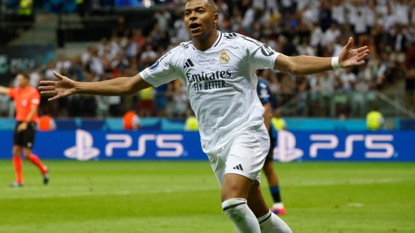 رئيس ريال مدريد يشيد بمبابي بعد تألقه في كأس السوبر الأوروبي